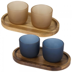 Conjunto de bandeja de madeira e copos de vidro com acabamento mate 'Male'