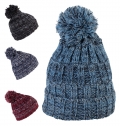 Gorro com pompom e dobra