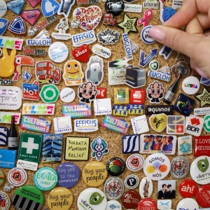 PIN EPOXY 2X2CMS ALFINETE COM EMBALAGEM PERSONALIZ�VEL